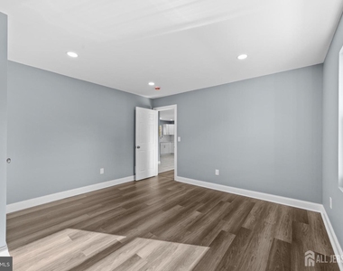 245 William Street - Photo Thumbnail 9