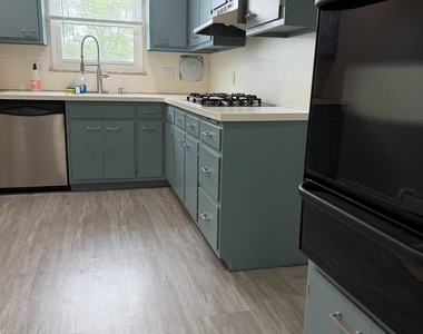 2518 Spruce Street - Photo Thumbnail 9