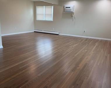 2518 Spruce Street - Photo Thumbnail 7