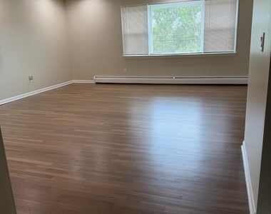 2518 Spruce Street - Photo Thumbnail 10