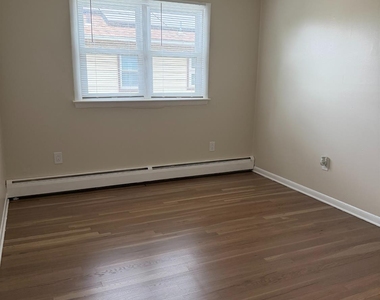 2518 Spruce Street - Photo Thumbnail 13