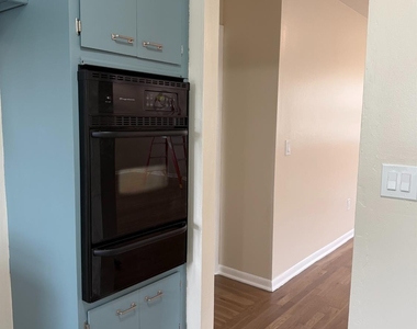 2518 Spruce Street - Photo Thumbnail 3