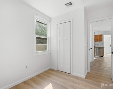 250 Brookside Avenue - Photo Thumbnail 17