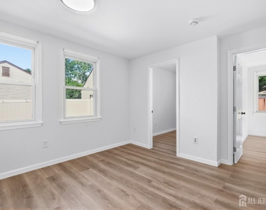 250 Brookside Avenue - Photo Thumbnail 11