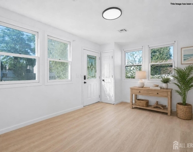 250 Brookside Avenue - Photo Thumbnail 5