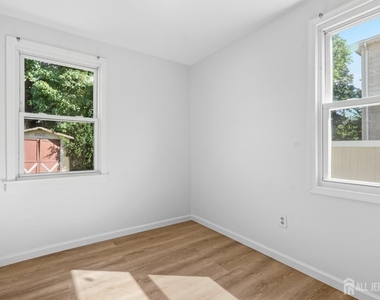 250 Brookside Avenue - Photo Thumbnail 15
