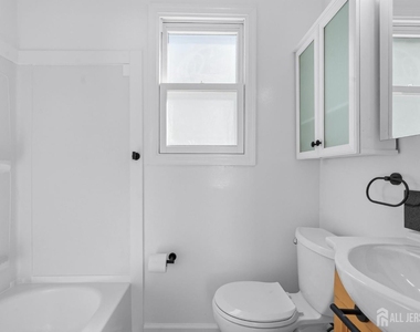 250 Brookside Avenue - Photo Thumbnail 18