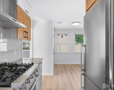 250 Brookside Avenue - Photo Thumbnail 6