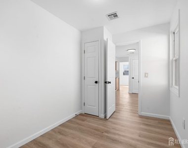 250 Brookside Avenue - Photo Thumbnail 14
