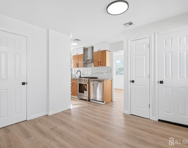 250 Brookside Avenue - Photo Thumbnail 9