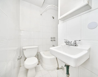 223 E 58th Street - Photo Thumbnail 4