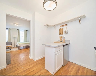 223 E 58th Street - Photo Thumbnail 3