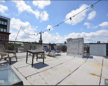 298 Humboldt Street - Photo Thumbnail 5