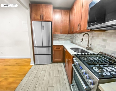 355 W 51st Street - Photo Thumbnail 3