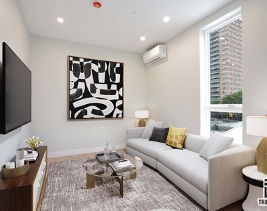 92 Manhattan Avenue - Photo Thumbnail 2