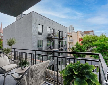 92 Manhattan Avenue - Photo Thumbnail 6