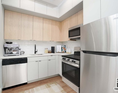 92 Manhattan Avenue - Photo Thumbnail 5
