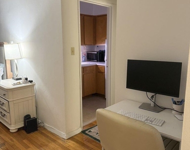 327 W 30th Street - Photo Thumbnail 3