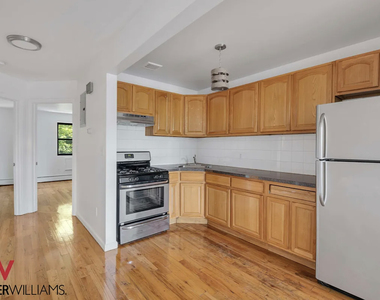 656 Kosciuszko Street - Photo Thumbnail 2