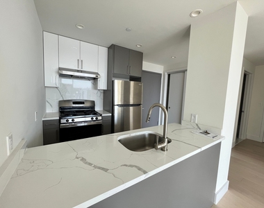39-11 Queens Boulevard - Photo Thumbnail 2