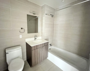 39-11 Queens Boulevard - Photo Thumbnail 3