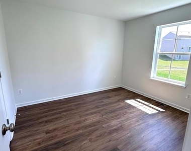 151 Capulet Court - Photo Thumbnail 5