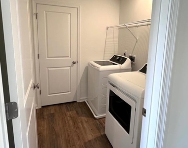 151 Capulet Court - Photo Thumbnail 6