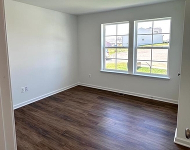 151 Capulet Court - Photo Thumbnail 3