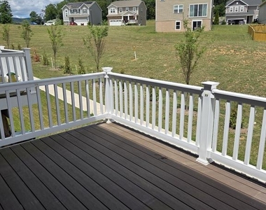 102 Spring Place - Photo Thumbnail 9