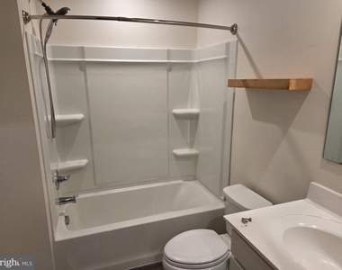 102 Spring Place - Photo Thumbnail 13