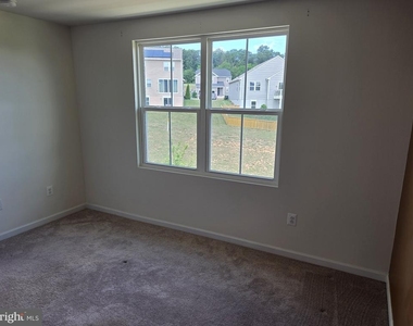 102 Spring Place - Photo Thumbnail 12