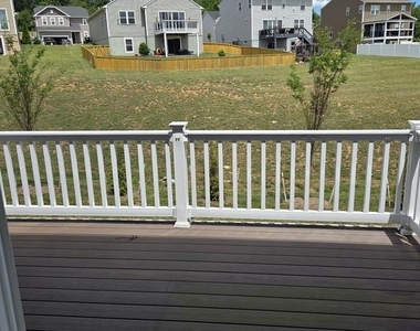 102 Spring Place - Photo Thumbnail 8