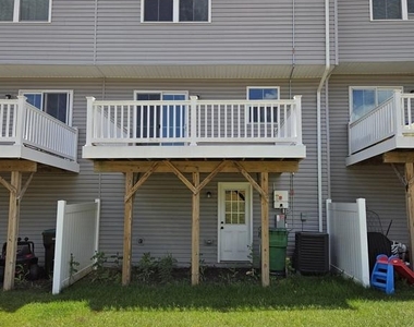 102 Spring Place - Photo Thumbnail 22