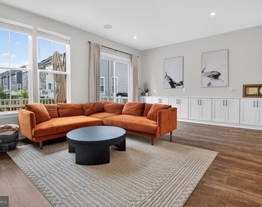 17926 Woods Overlook Drive - Photo Thumbnail 12