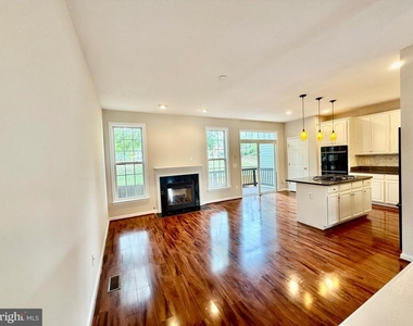 15519 Exmore Court - Photo Thumbnail 5