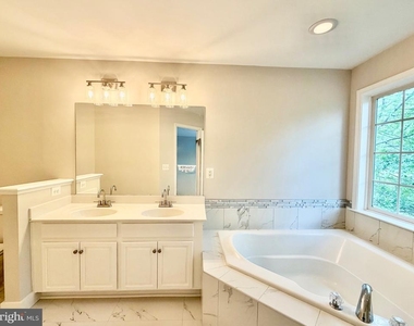 15519 Exmore Court - Photo Thumbnail 18