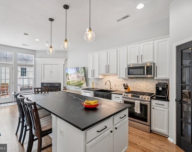 20353 Bowfonds Street - Photo Thumbnail 12