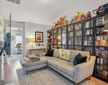 20353 Bowfonds Street - Photo Thumbnail 7