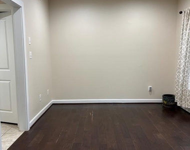3184 Yeager Drive - Photo Thumbnail 7