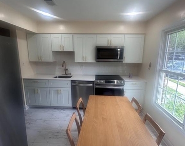 5664 Cabells Mill Court - Photo Thumbnail 4