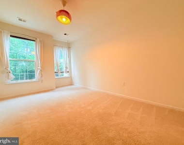 1300 Windleaf Drive - Photo Thumbnail 12