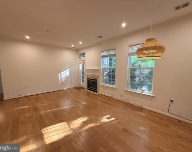 1300 Windleaf Drive - Photo Thumbnail 4