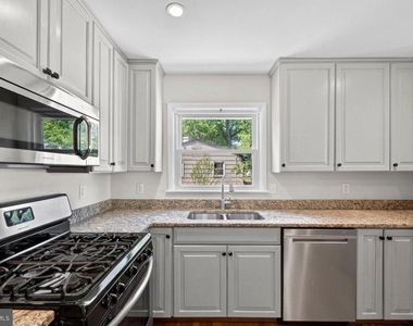 1109 Hillcrest Drive Sw - Photo Thumbnail 10