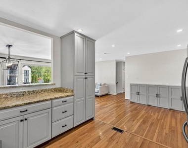 1109 Hillcrest Drive Sw - Photo Thumbnail 12