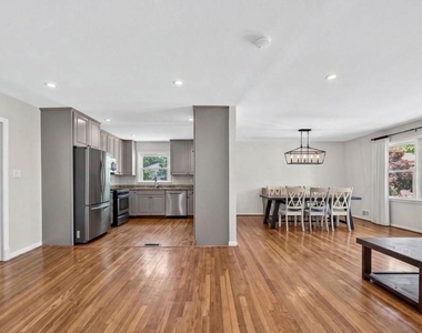 1109 Hillcrest Drive Sw - Photo Thumbnail 7