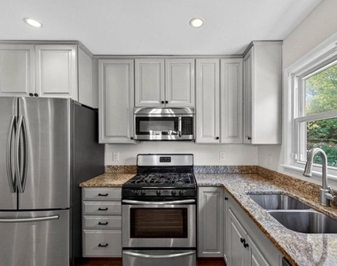 1109 Hillcrest Drive Sw - Photo Thumbnail 11