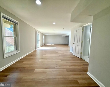10006 Manor Place - Photo Thumbnail 44