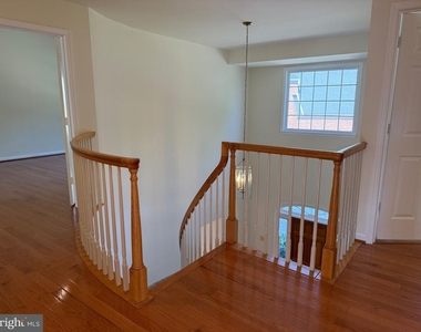 10006 Manor Place - Photo Thumbnail 25