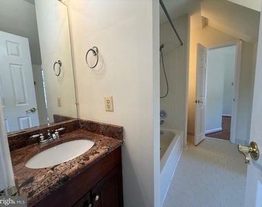 10006 Manor Place - Photo Thumbnail 37