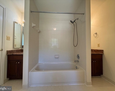 10006 Manor Place - Photo Thumbnail 38